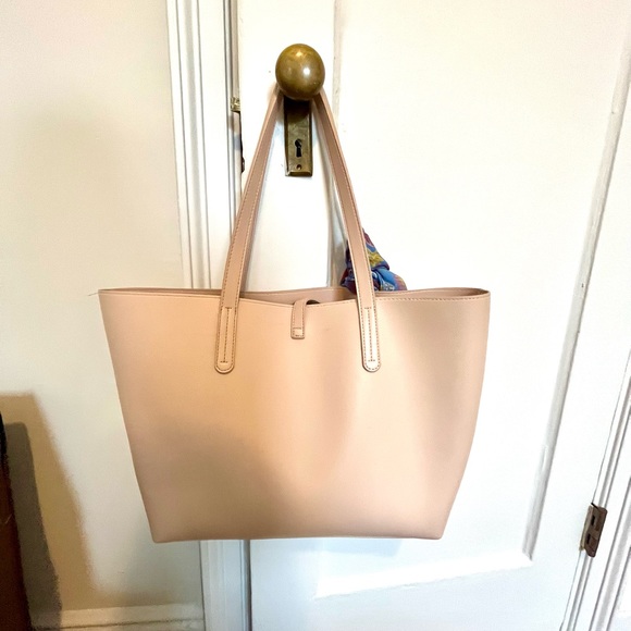 NEW - Purse with built in wine dispenser - Picture 3 of 5